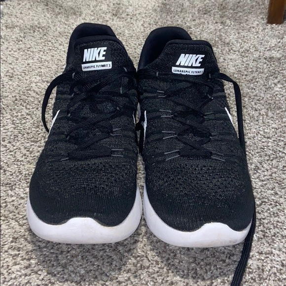 Nike Shoes - Black and white Nike Lunarlon flynit 2 size 9.5